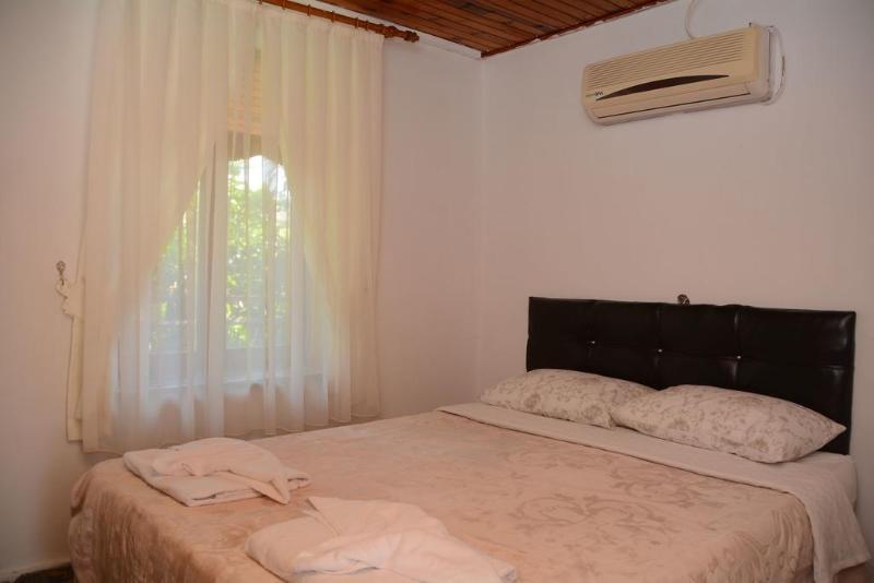 Antonios Motel Side Exterior foto